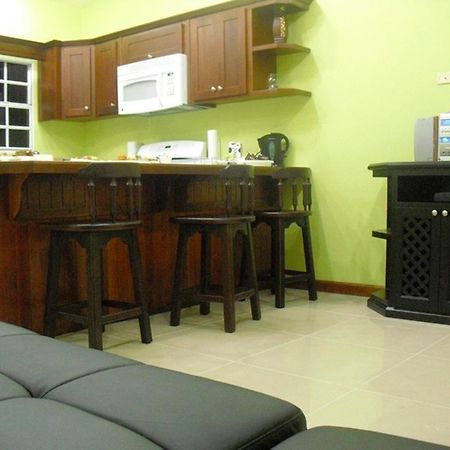 Piarco Village Suites Luaran gambar