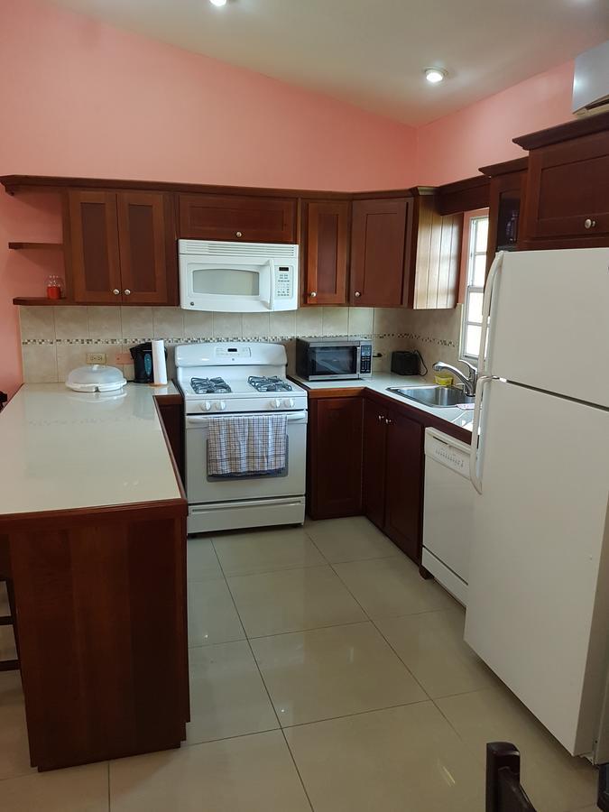 Piarco Village Suites Luaran gambar