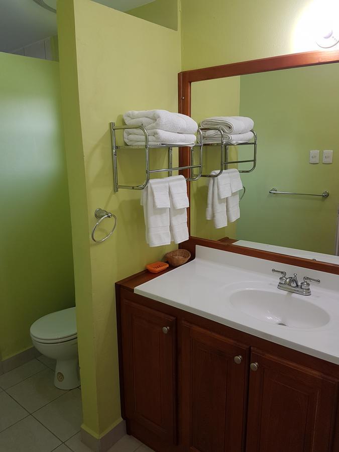 Piarco Village Suites Luaran gambar